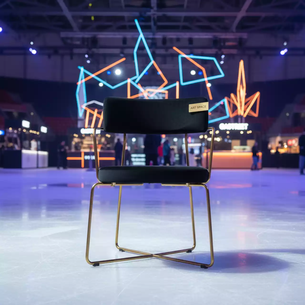 Аренда Стул Тотем золотой черный бархат в Ледовом дворце «Айсберг» — ART SPACE