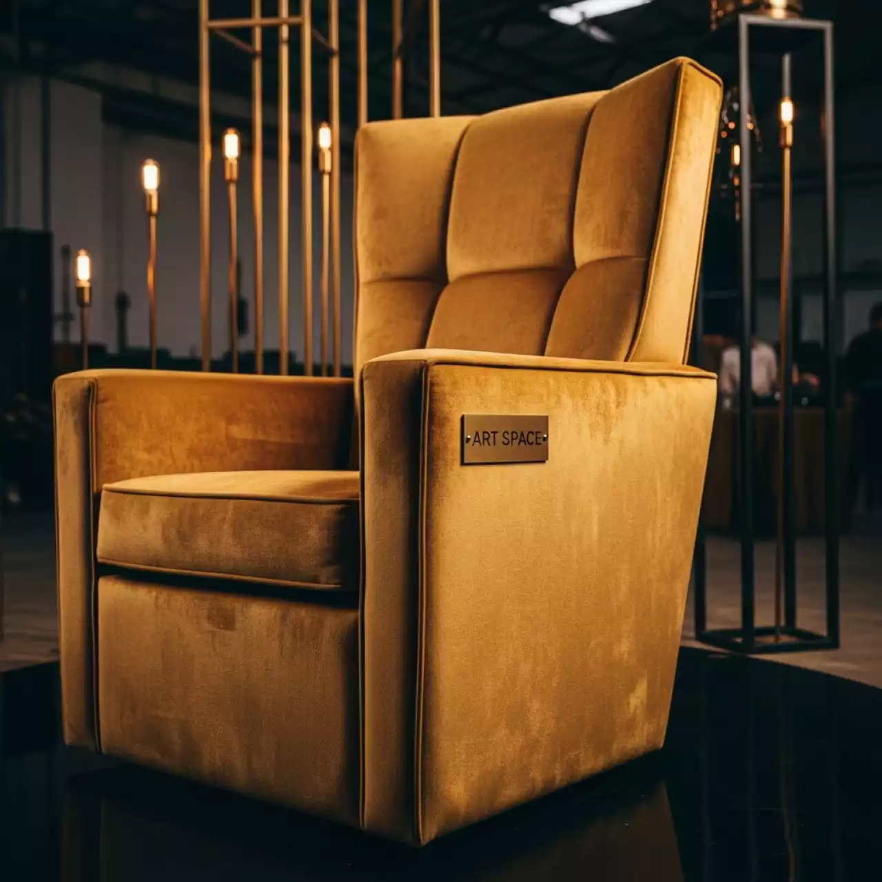 Аренда Стул Тотем золотой мшистый бархат в Gamma Sirius — ART SPACE