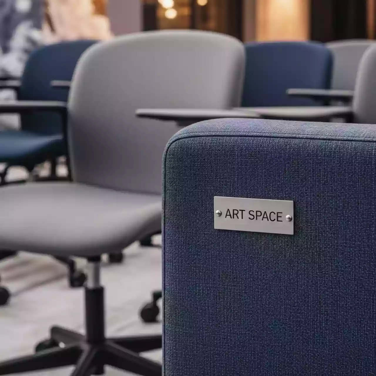 Аренда Стул ученический Ардис регулируемый на колесах в ресторане «D.O.M» — ART SPACE