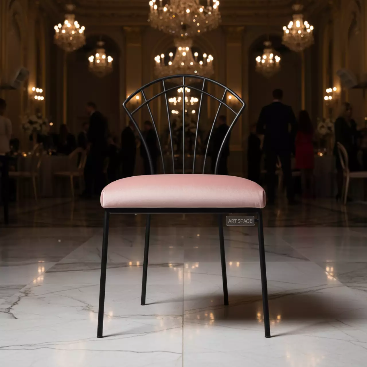 Аренда Стул УНИСОН черный с жемчужно розовой бархатной подушкой в Omega Sirius — ART SPACE