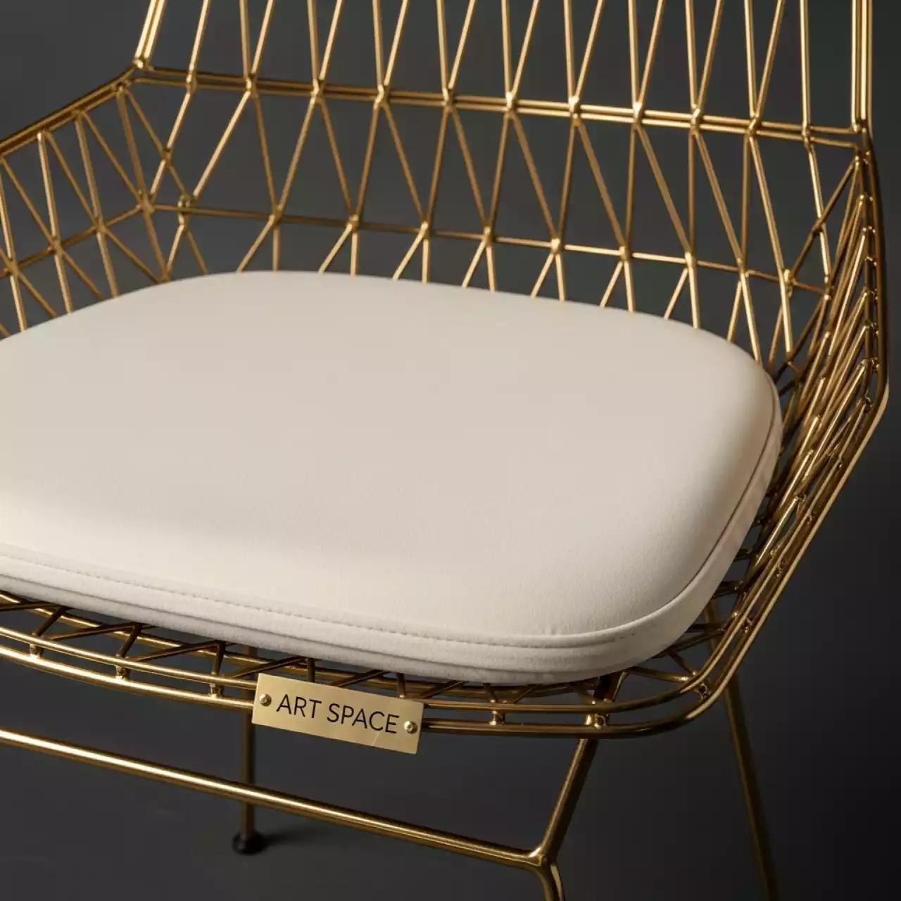 Аренда Стул Вашингтон золотой подушки бархатные молочные в ресторане «La Terrazza» — ART SPACE