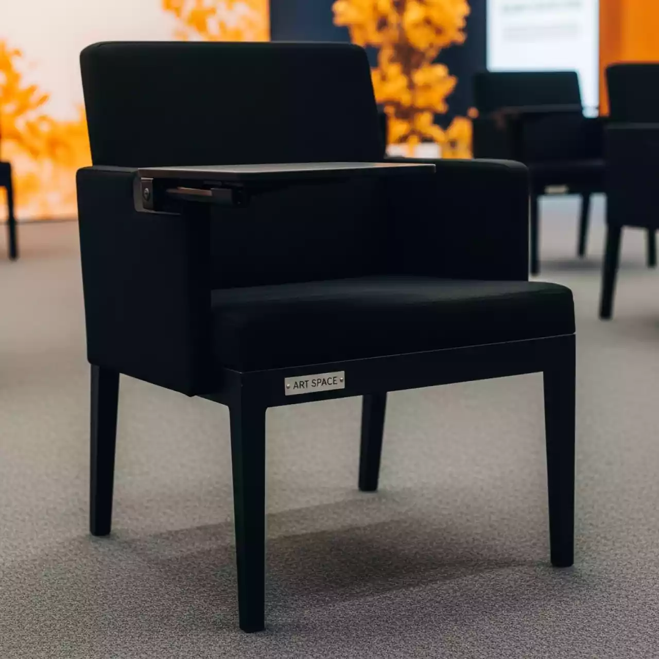 Аренда Стул Venezia на ножках с подлокотниками и столиком черный в Гранд Отель Поляна — ART SPACE