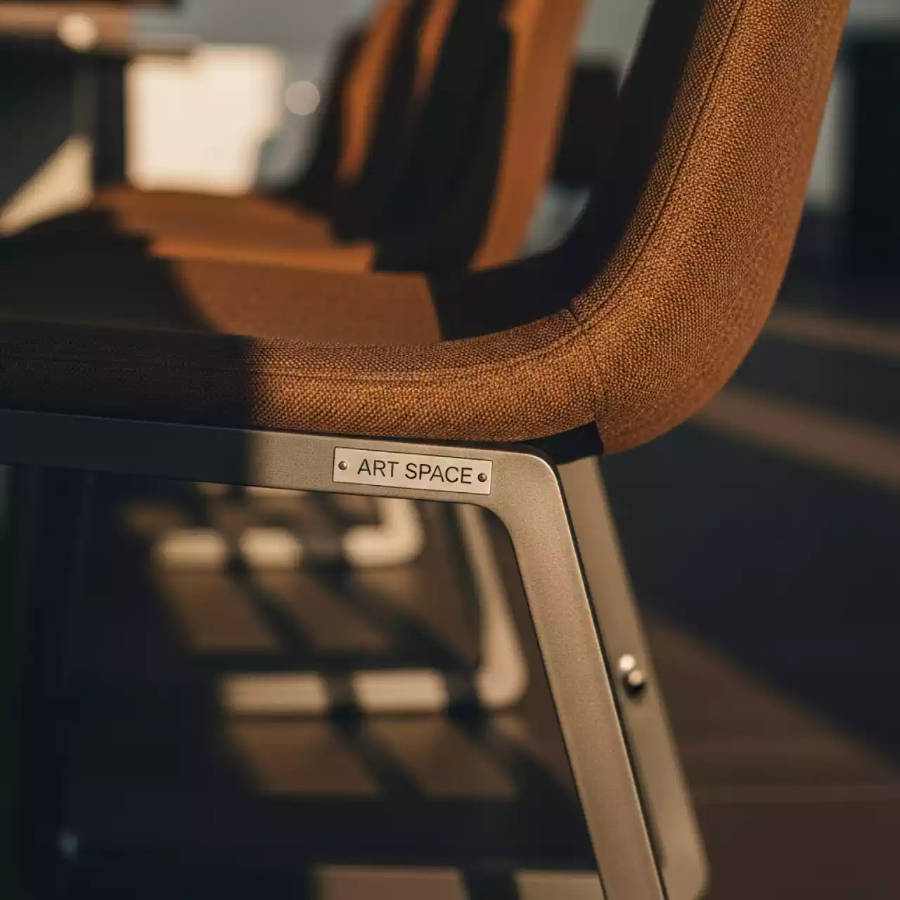 Аренда Стул Y A W Brown стальные ножки в гранд-отеле «Жемчужина» — ART SPACE