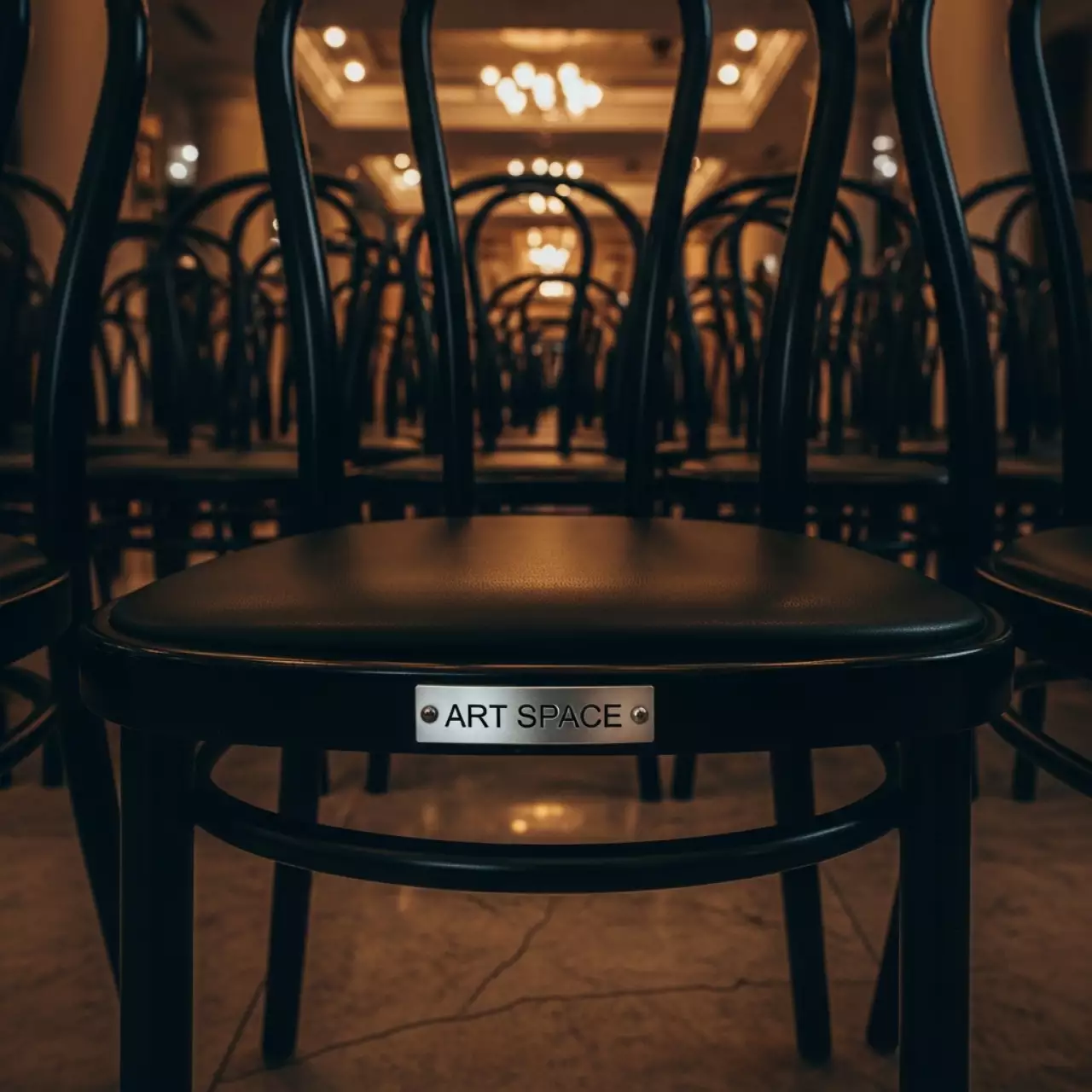 Аренда Стулья АРТ СПЕЙС черные в Novotel Resort — ART SPACE