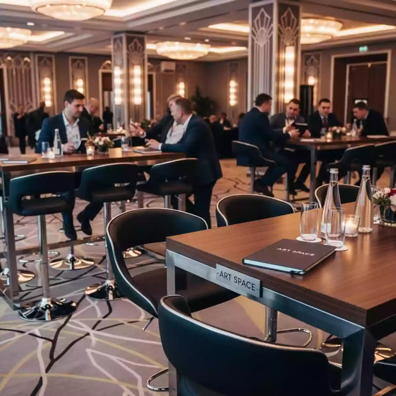Аренда Стулья барные черные для конференции в Cosmos Sochi Hotel — ART SPACE