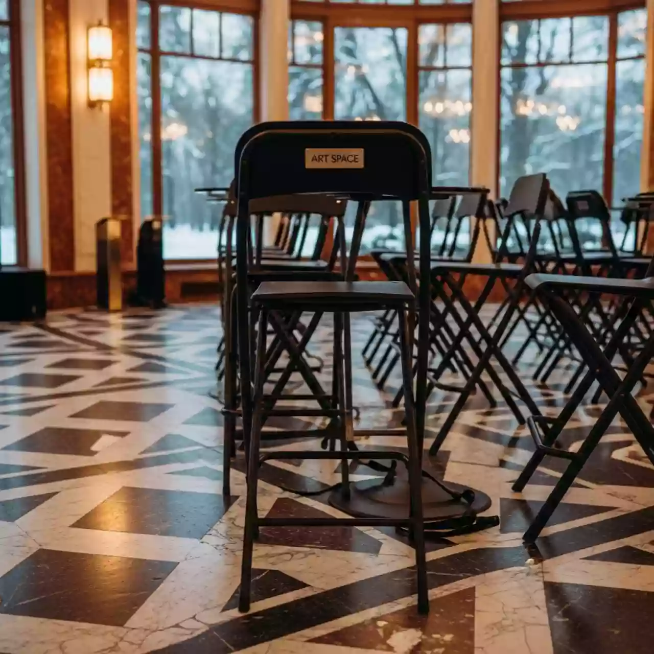 Аренда Стулья барные Franklin с упором для ног черные в парке «Ривьера» — ART SPACE