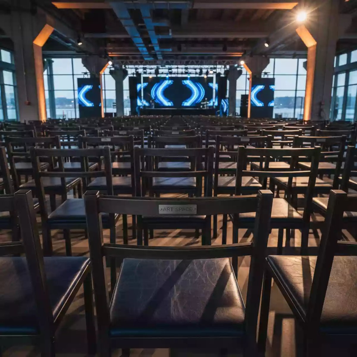 Аренда Стулья Chiavari в Bridge Resort — ART SPACE