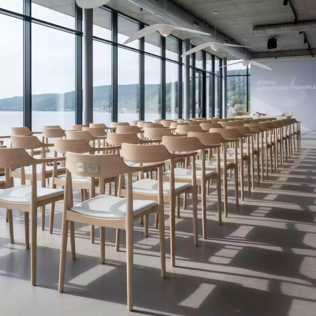 Аренда Стулья ИЗО плюс в ресторане «Voda» — ART SPACE