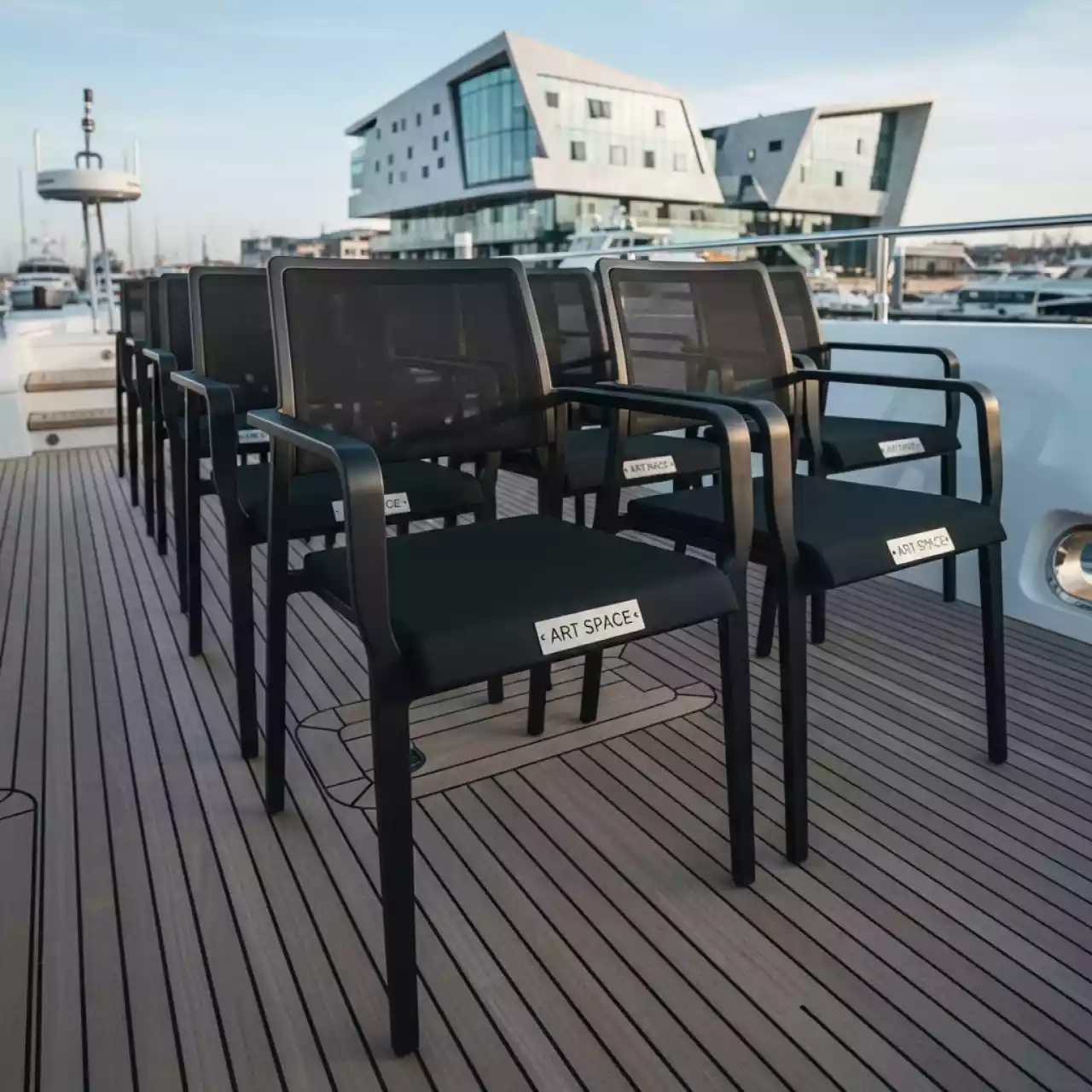 Аренда Стулья конференц черные на VIP-яхте (Имеретинский порт) — ART SPACE