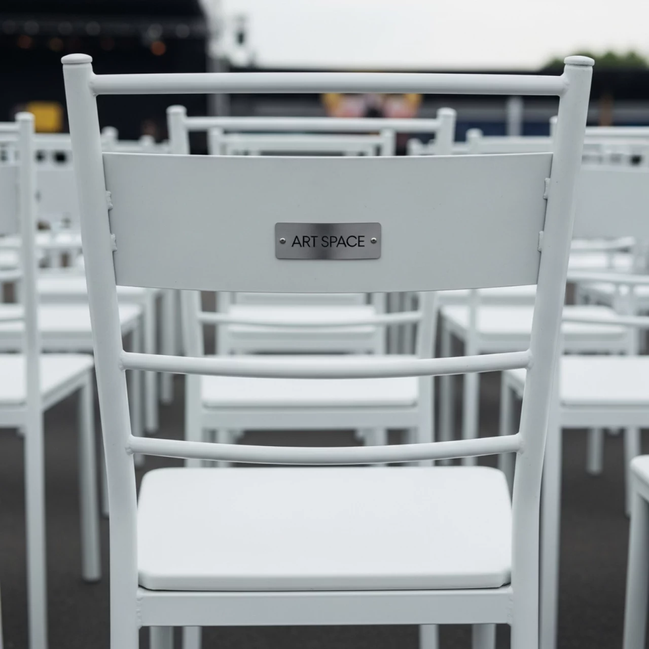 Аренда Стулья металлические белые для конференций в этно-парке «Моя Россия» — ART SPACE