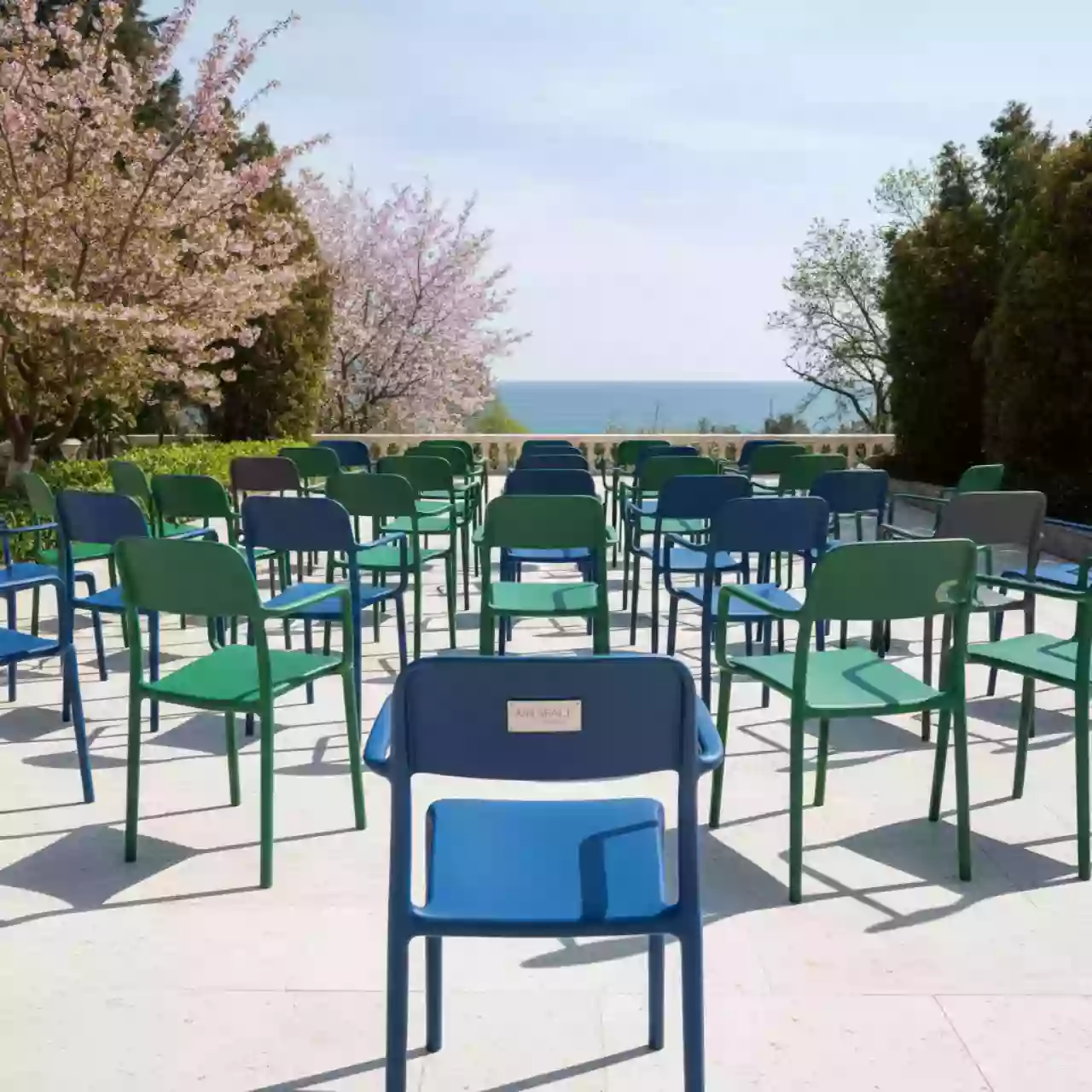 Аренда Стулья пластиковые складные Гунде в санатории «Черноморье» — ART SPACE