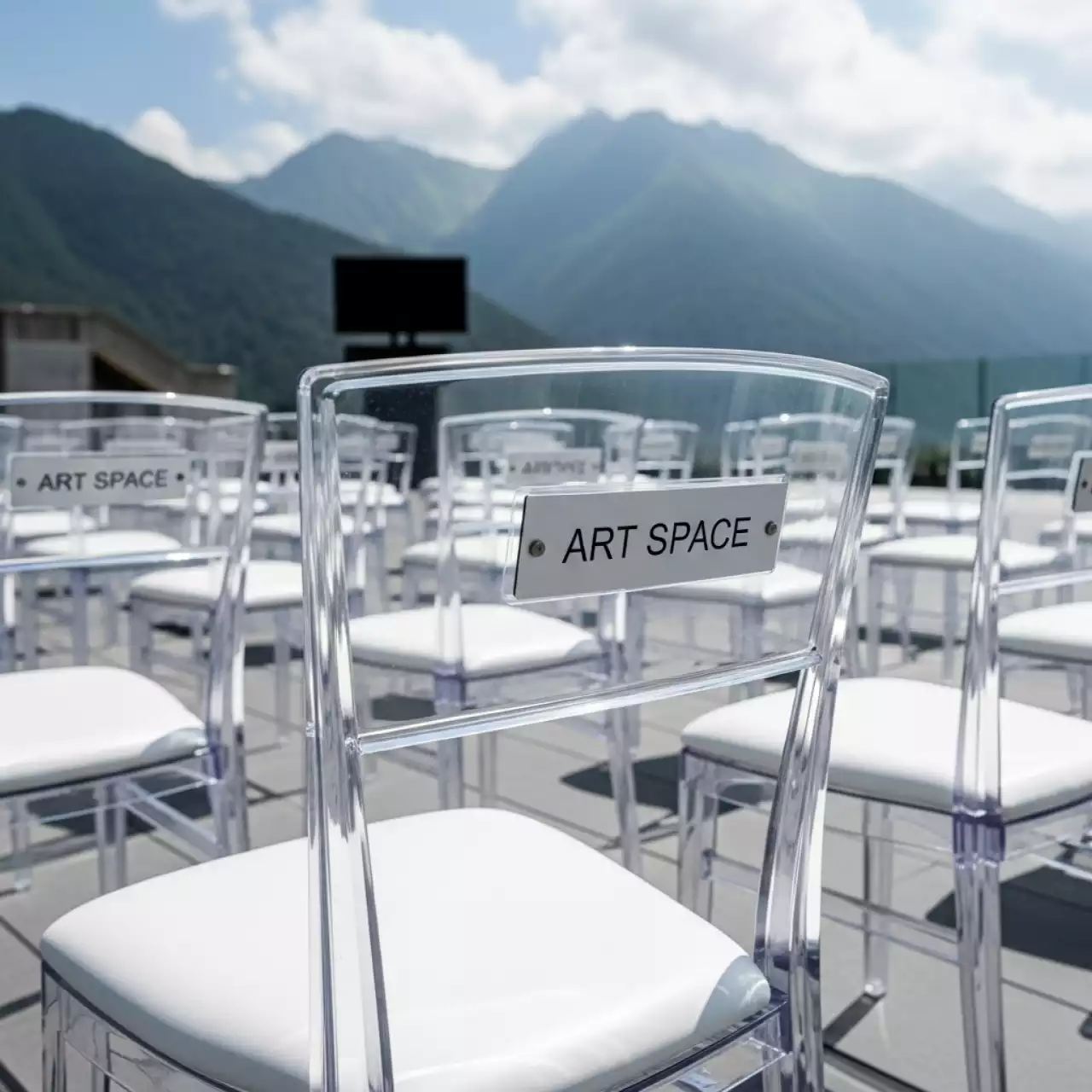 Аренда Стулья прозрачные белые в Поляна 1389 Отель и Спа — ART SPACE