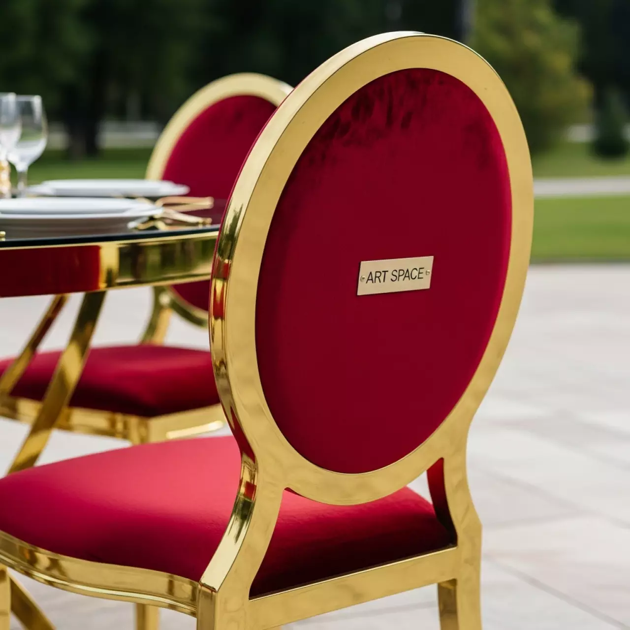 Аренда Стулья Рома красная ткань золотой каркас в парке «Ривьера» — ART SPACE