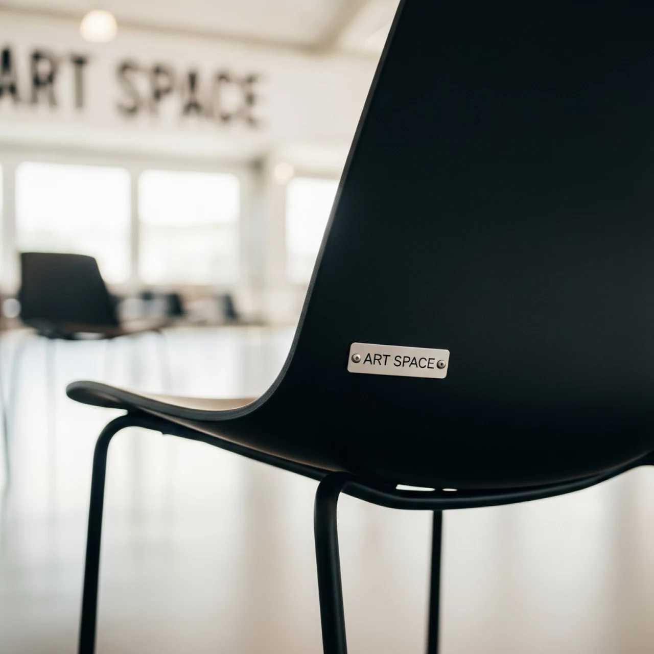 Аренда Стулья Такер черных в Керлинговом центре «Ледяной куб» — ART SPACE