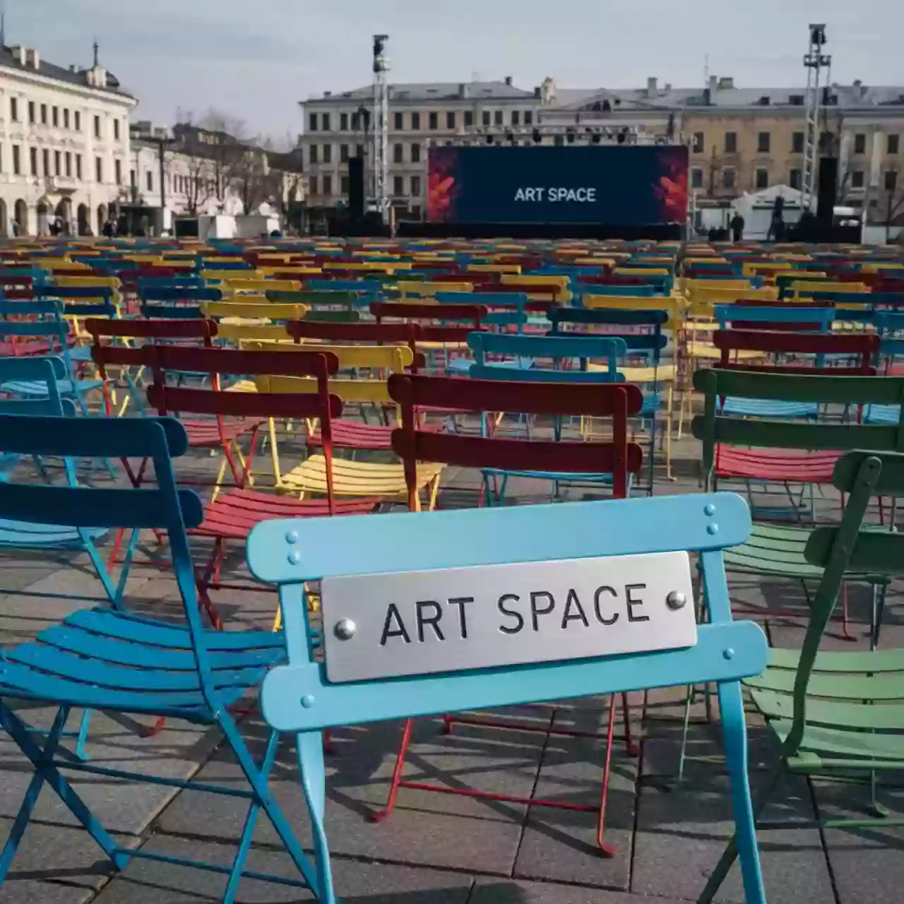 Аренда Стулья Такер разноцветный на Медальной площади — ART SPACE