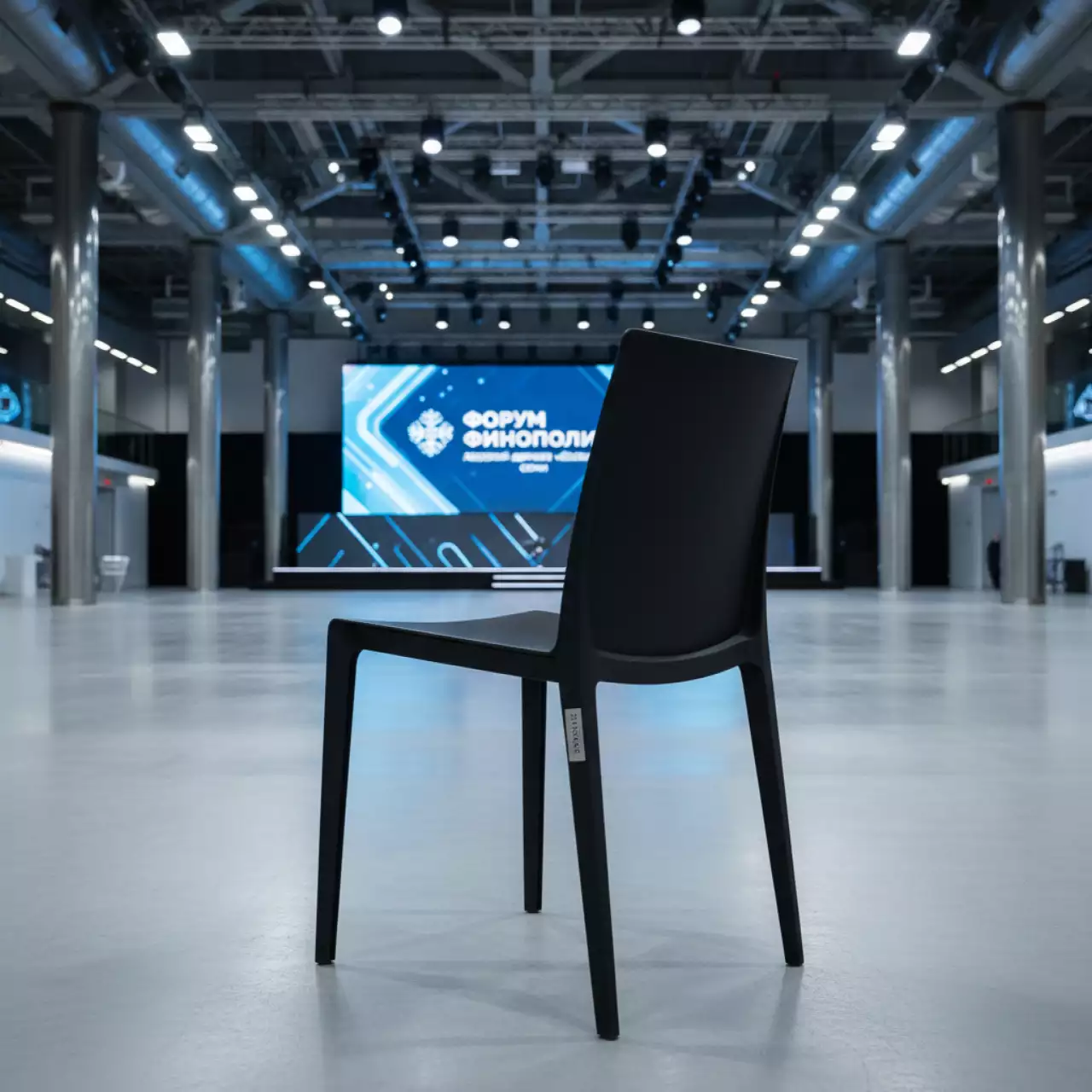 Аренда Стул Zero черный в ледовом дворце «Большой» — ART SPACE