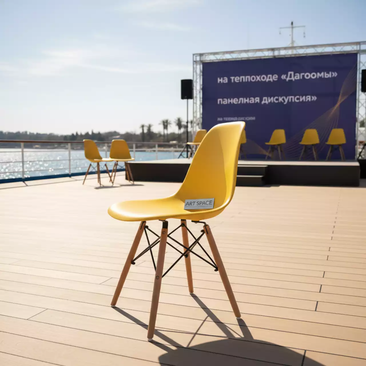 Аренда Стул желтый Eames DSW на теплоходе «Дагомыс» — ART SPACE