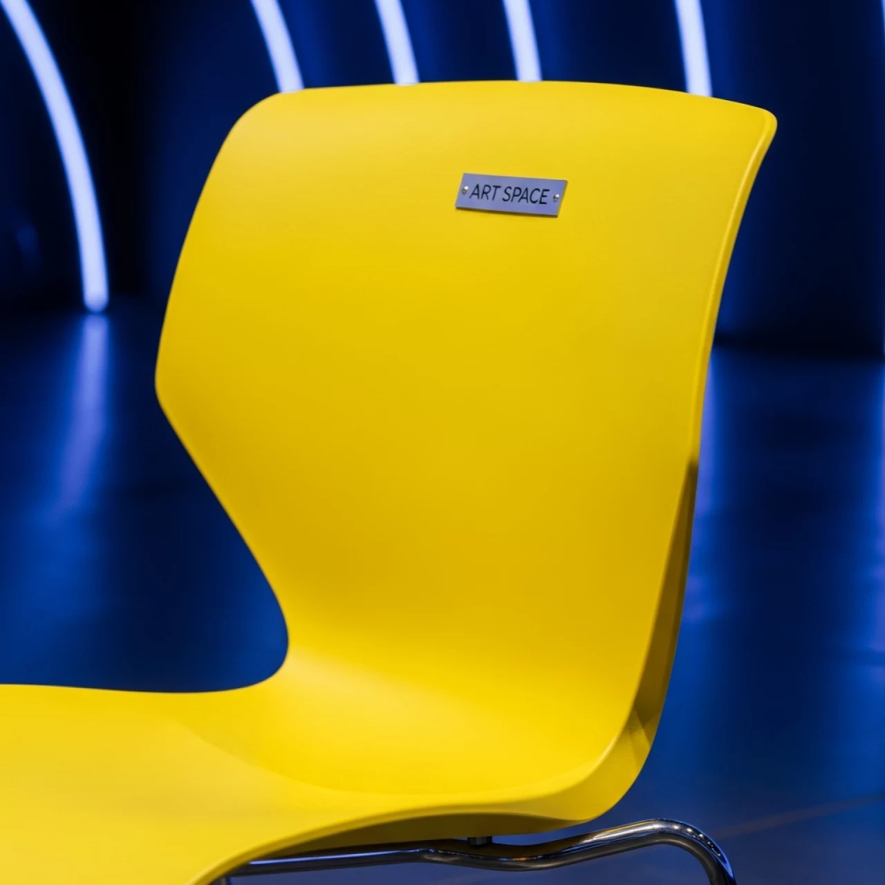Аренда Стул желтый Masters в ледовом дворце «Большой» — ART SPACE