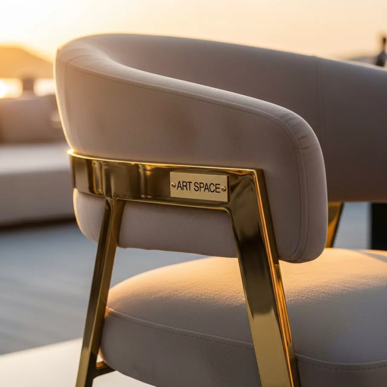 Аренда Стул золотой БРЭМ бежевый бархат в пляжном комплексе VinoGrad — ART SPACE