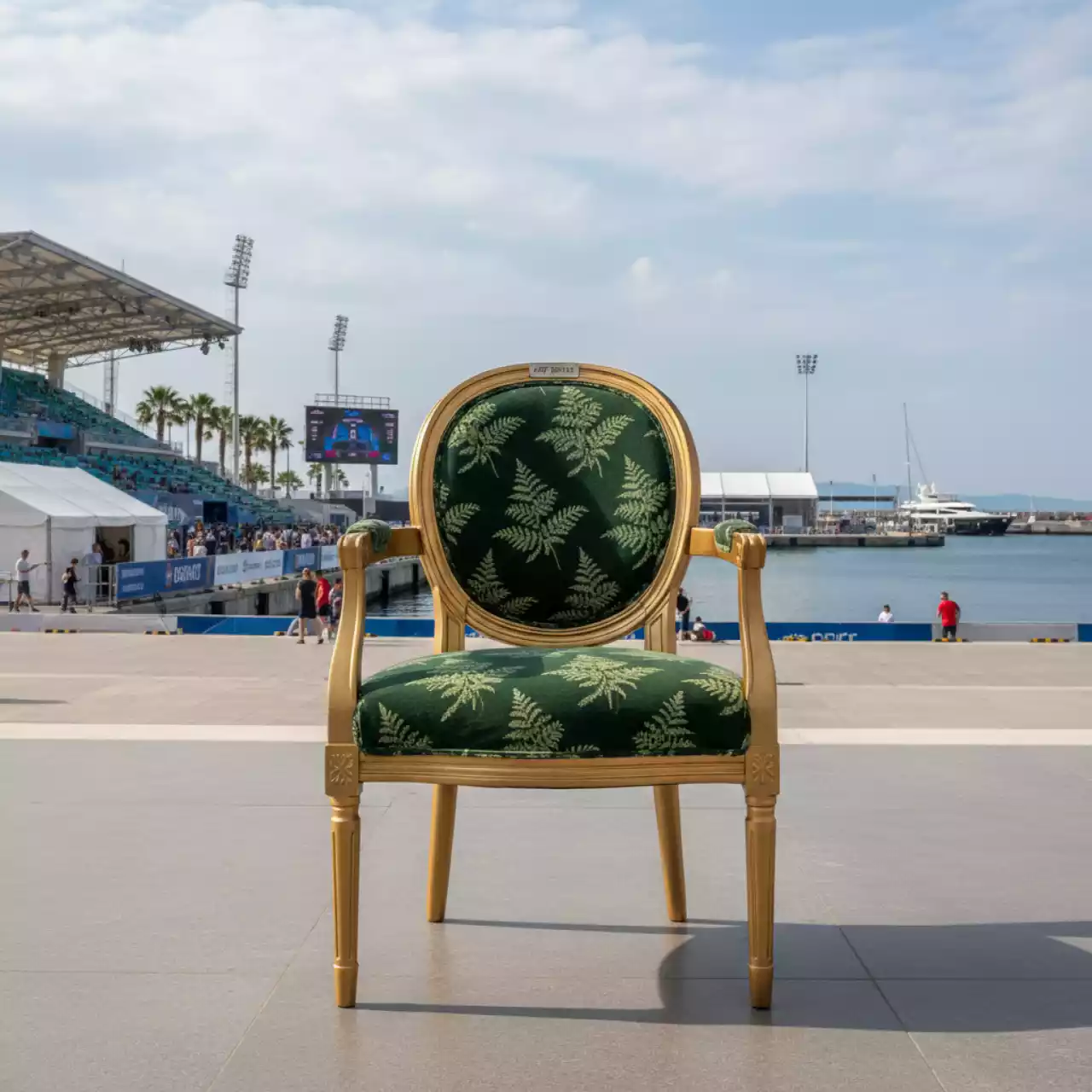 Аренда Стул золотой БРЭМ папоротниковый бархатный Морпорт Сочи — ART SPACE