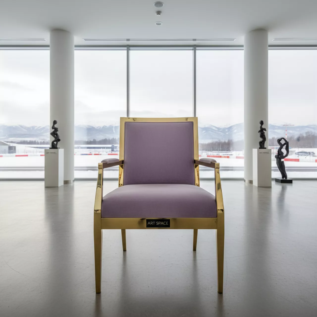 Аренда Стул золотой ДЮПОН лавандовый на Сочи Автодроме — ART SPACE