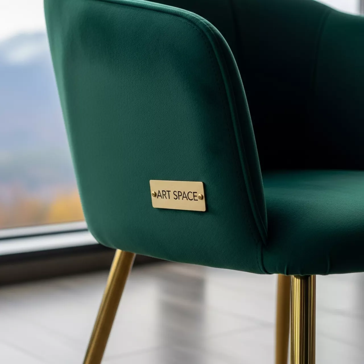 Аренда Стул золотой ОКТАВА зеленый бархатный в Skypark Sochi — ART SPACE