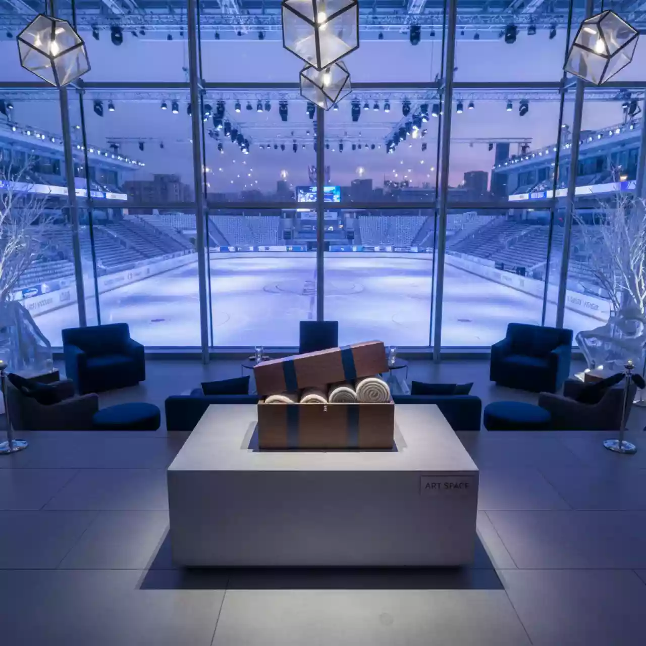 Аренда Сундук для подушек Ланта малый в ледовом дворце «Большой» — ART SPACE