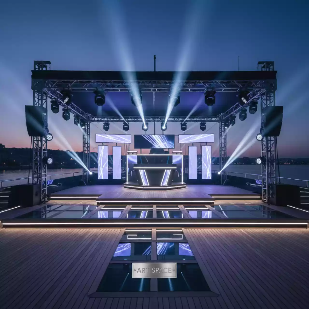 Аренда Света для концерта на VIP-яхте (Имеретинский порт) — ART SPACE