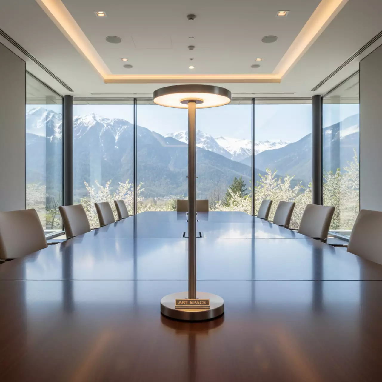 Аренда Светильник LED Боле серебряный в Novotel Resort — ART SPACE