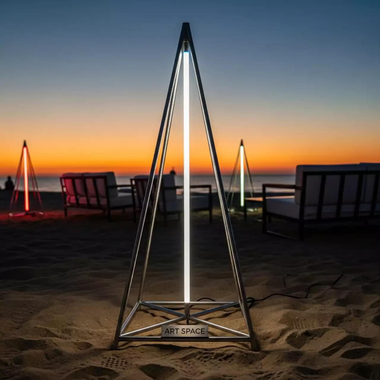 Аренда Светильники пирамиды LED на пляже «Ривьера» — ART SPACE