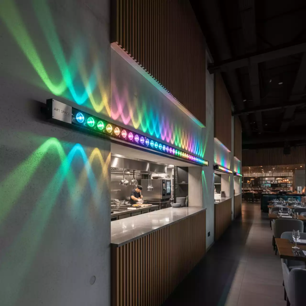Аренда Светодиодный бар RGB 24х3W в ресторане «Баран-Рапан» — ART SPACE
