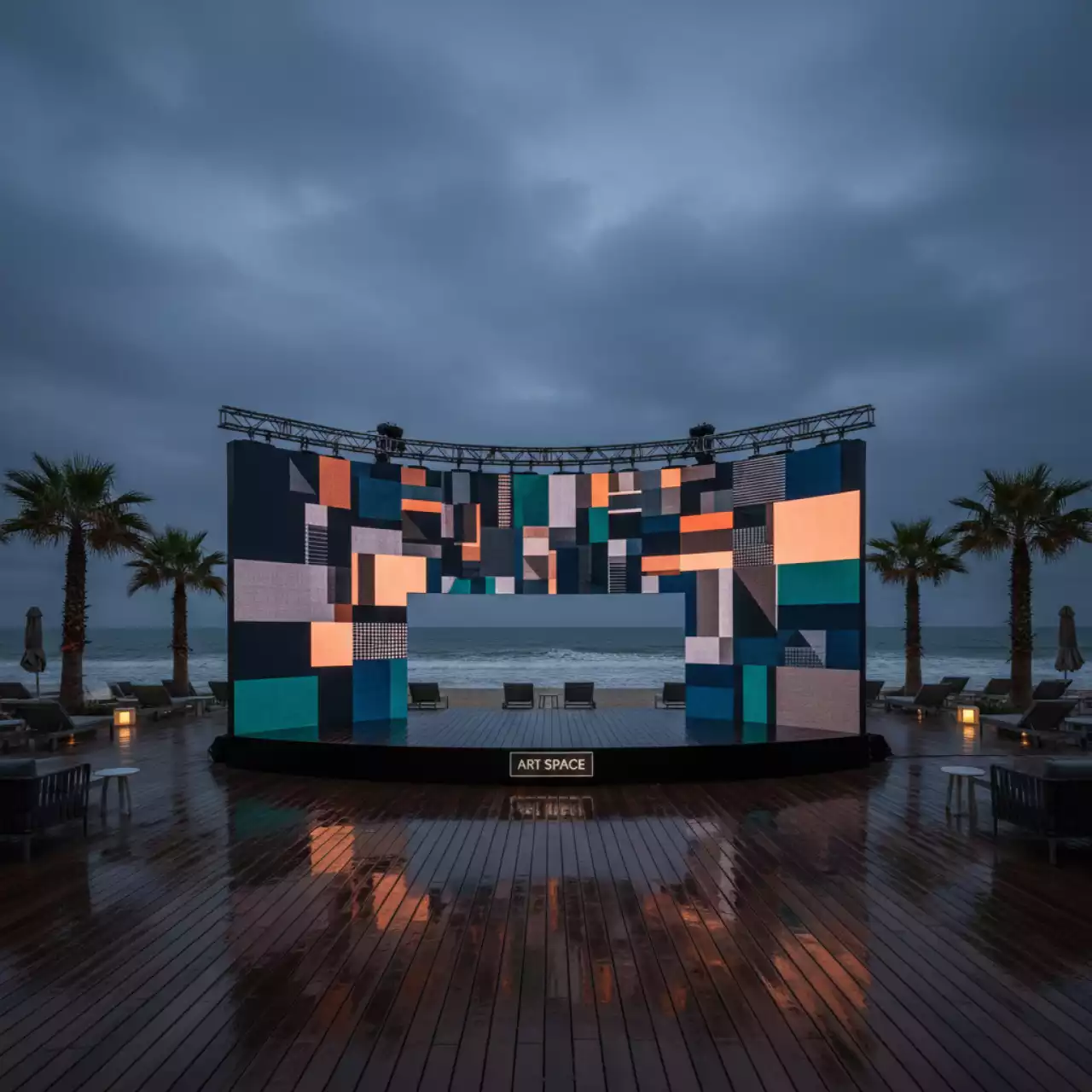 Аренда Светодиодный экран с шагом 4 мм в пляжном клубе Del Mar — ART SPACE