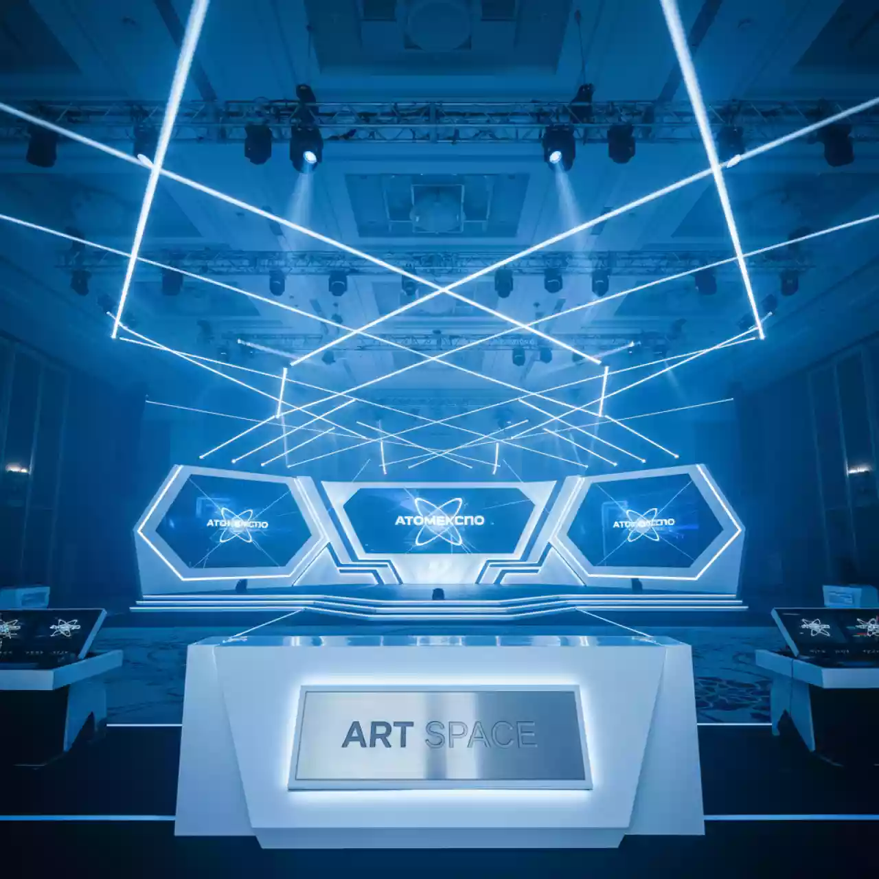 Аренда Световая голова BEAM Clay Paky Alpha Beam 1500W в Mövenpick Hotel — ART SPACE