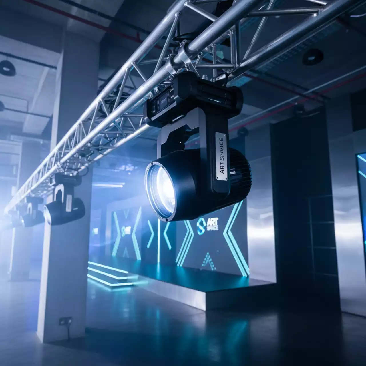 Аренда Световая голова Clay Paky A.leda K10 в Mercure Сочи Центр — ART SPACE