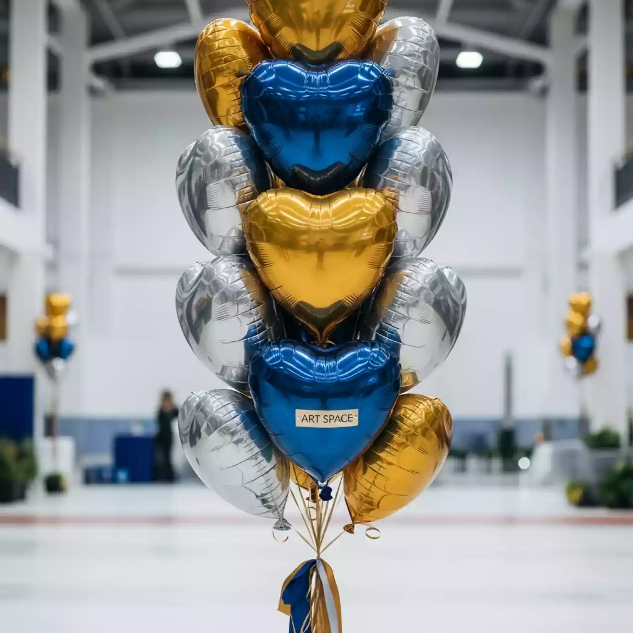 Аренда Связка из 15 фольгированных сердец в Ледовом дворце «Айсберг» — ART SPACE