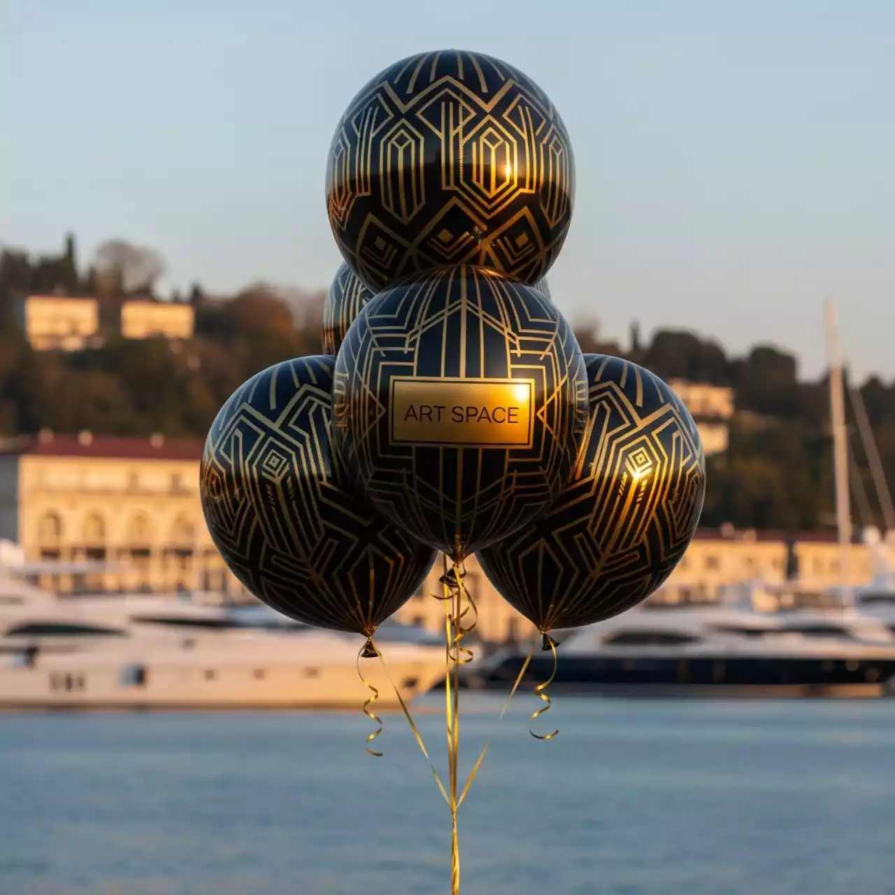 Аренда Связка на выписку для девочки 5 на территории Морпорта Сочи — ART SPACE