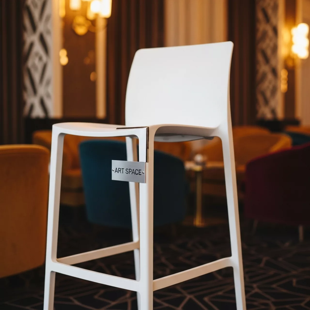 Аренда Табурет барный пластиковый Drink Standard в отеле «Звездный» — ART SPACE