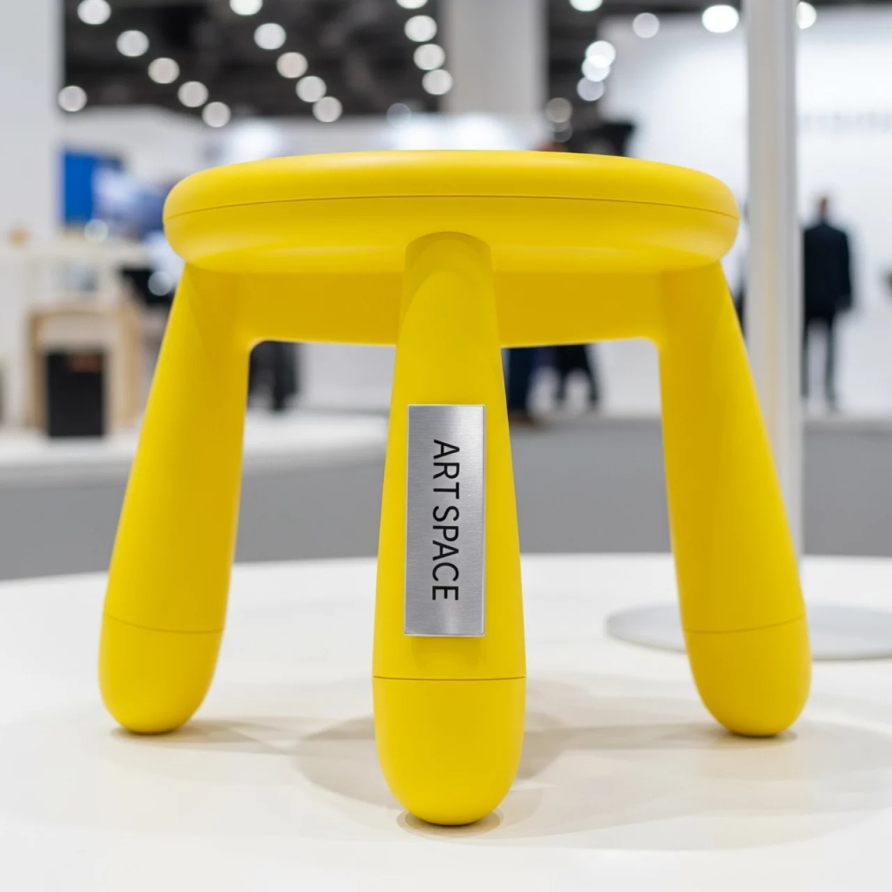 Аренда Табурет детский пластиковый Маммут желтый на территории Морпорта Сочи — ART SPACE