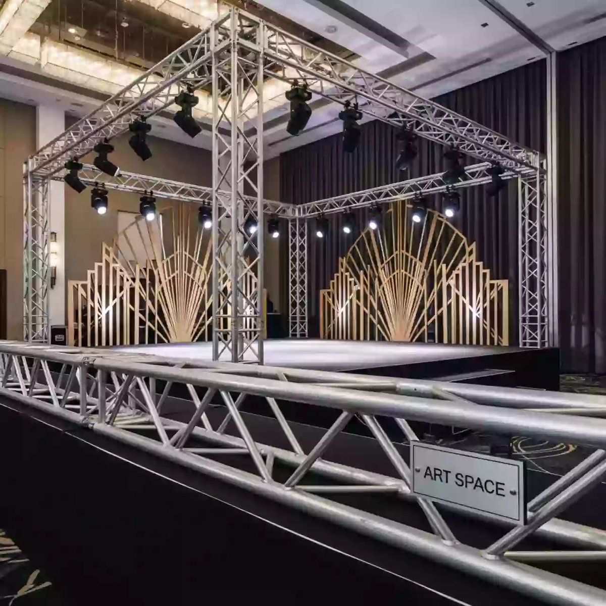 Аренда Табуретка 8х6 Трилайт в отеле Radisson Lazurnaya — ART SPACE