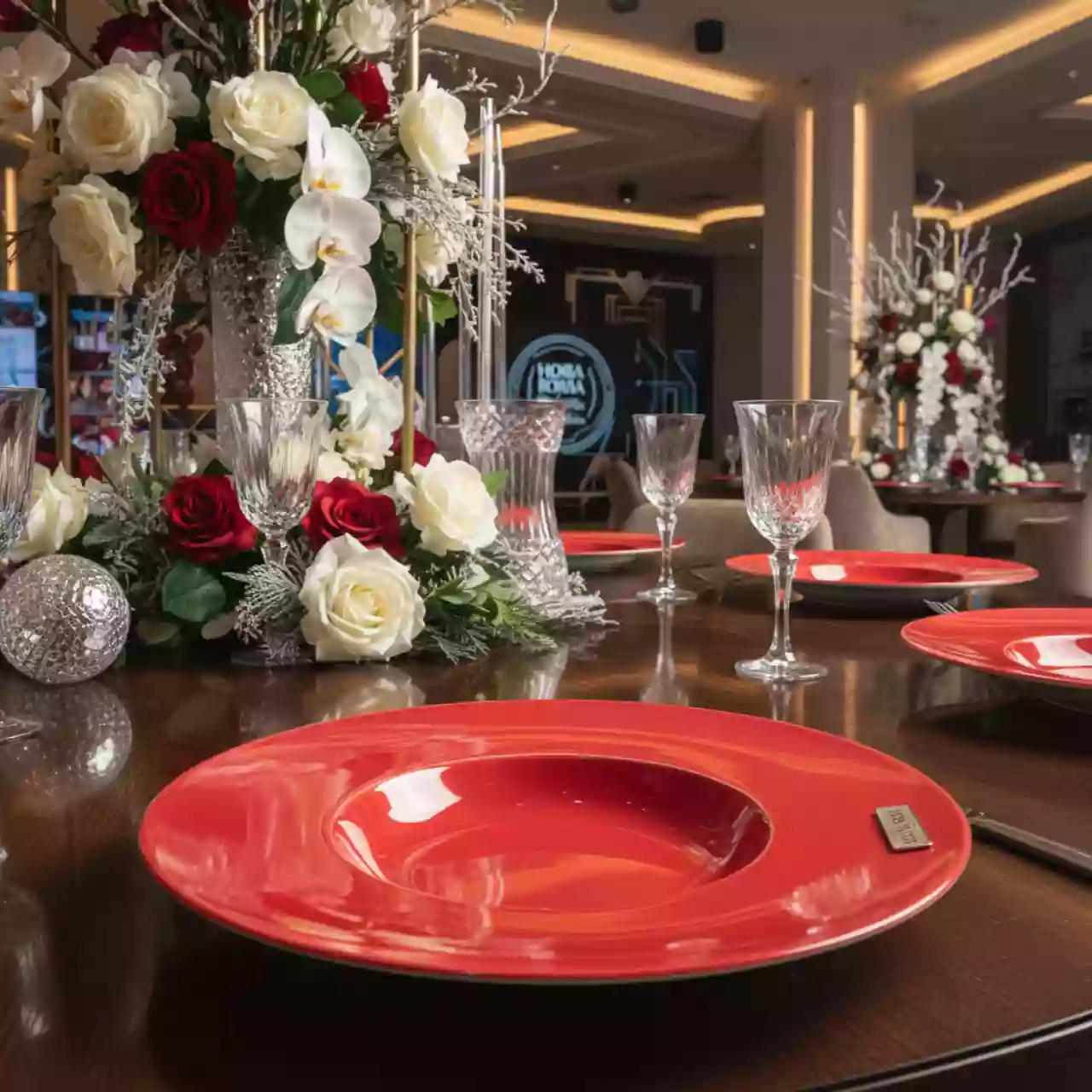 Аренда Тарелка для пасты красная Porland 31 см в казино «Сочи» — ART SPACE