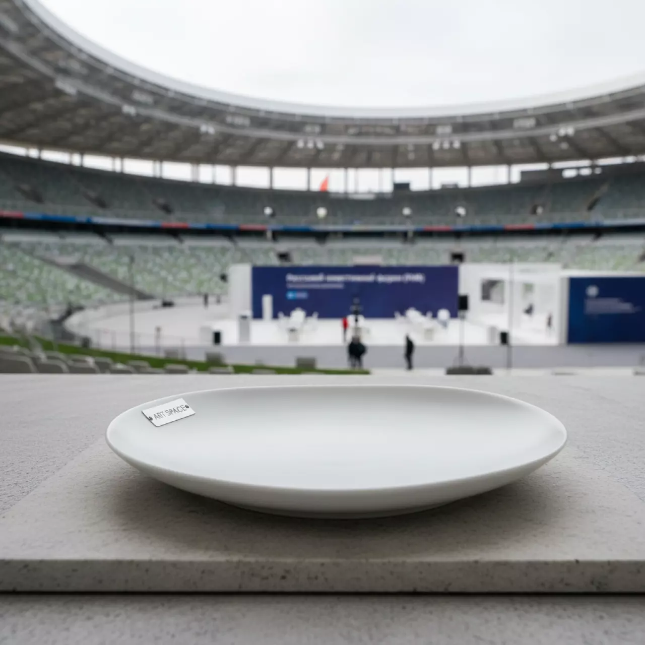 Аренда Тарелка пирожковая без борта Kunst Werk на арене «Фишт» — ART SPACE