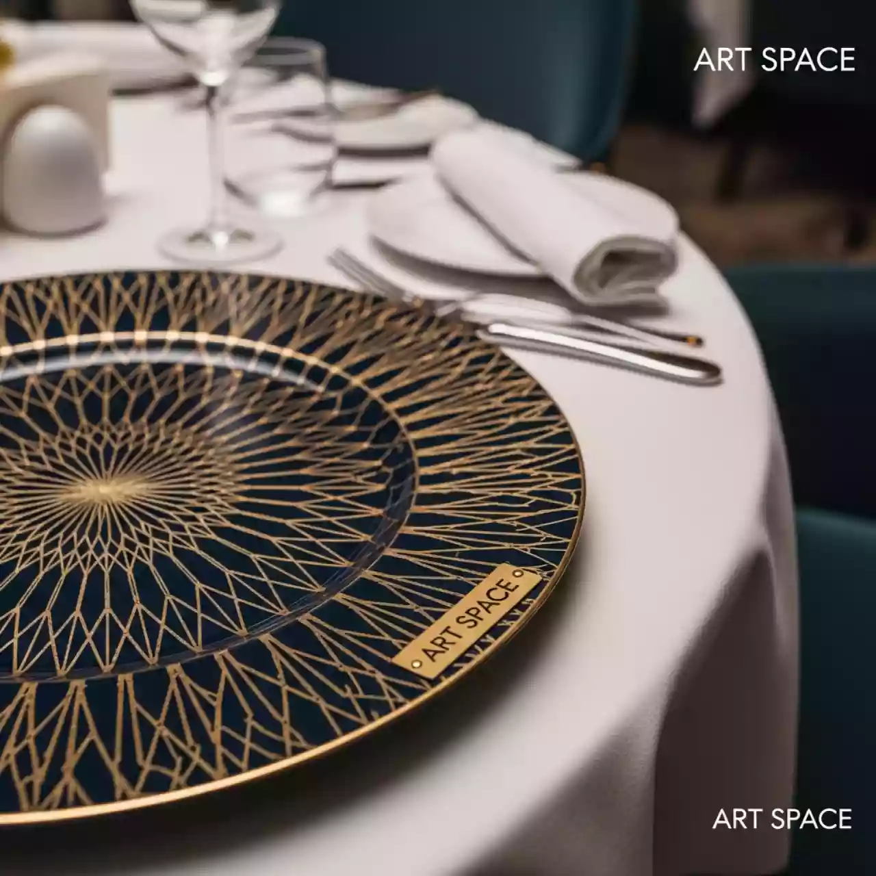 Аренда Тарелка подстановочная ассорти 30,5 см в ресторане «Плакучая Ива» — ART SPACE