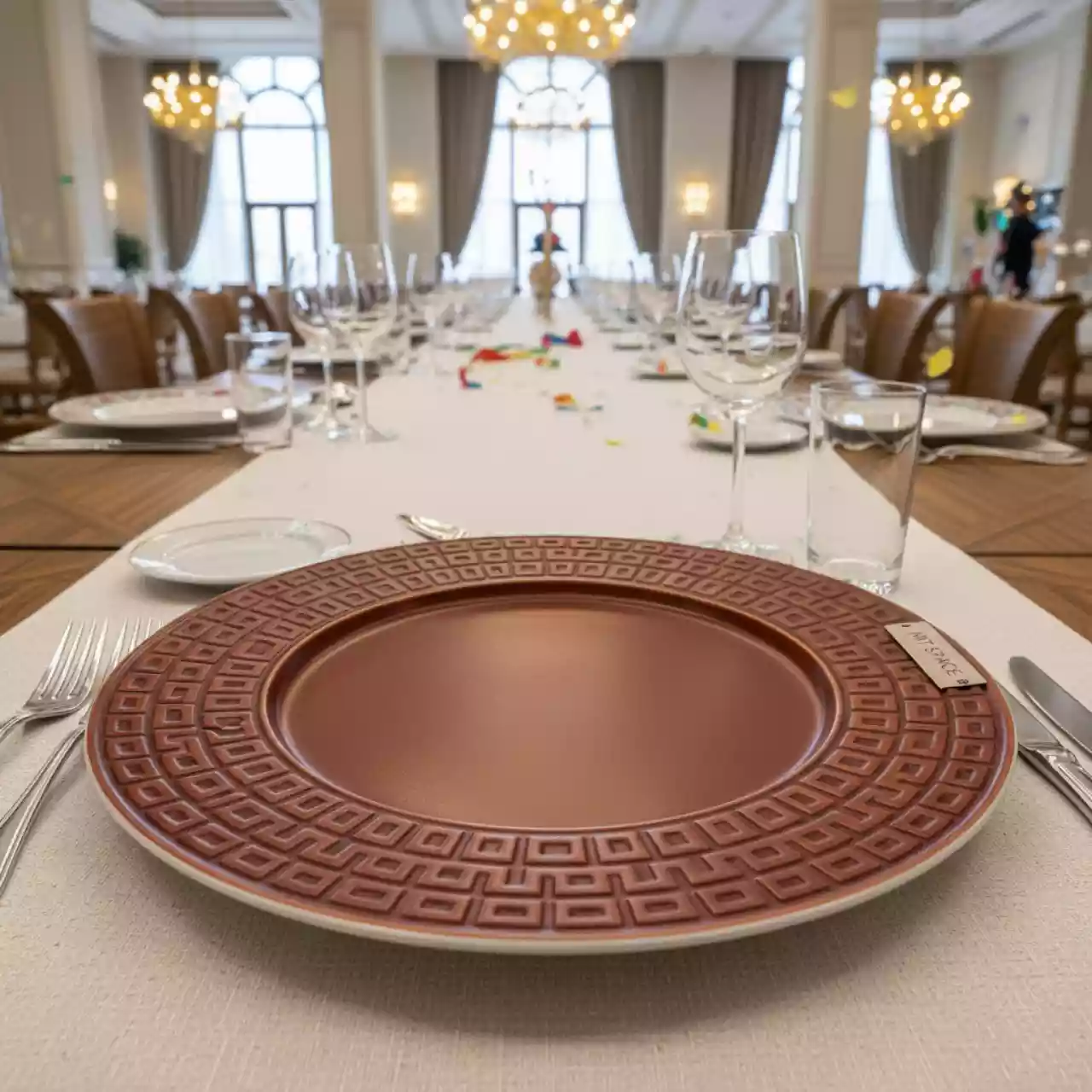 Аренда Тарелка подстановочная Моц в Bridge Resort — ART SPACE