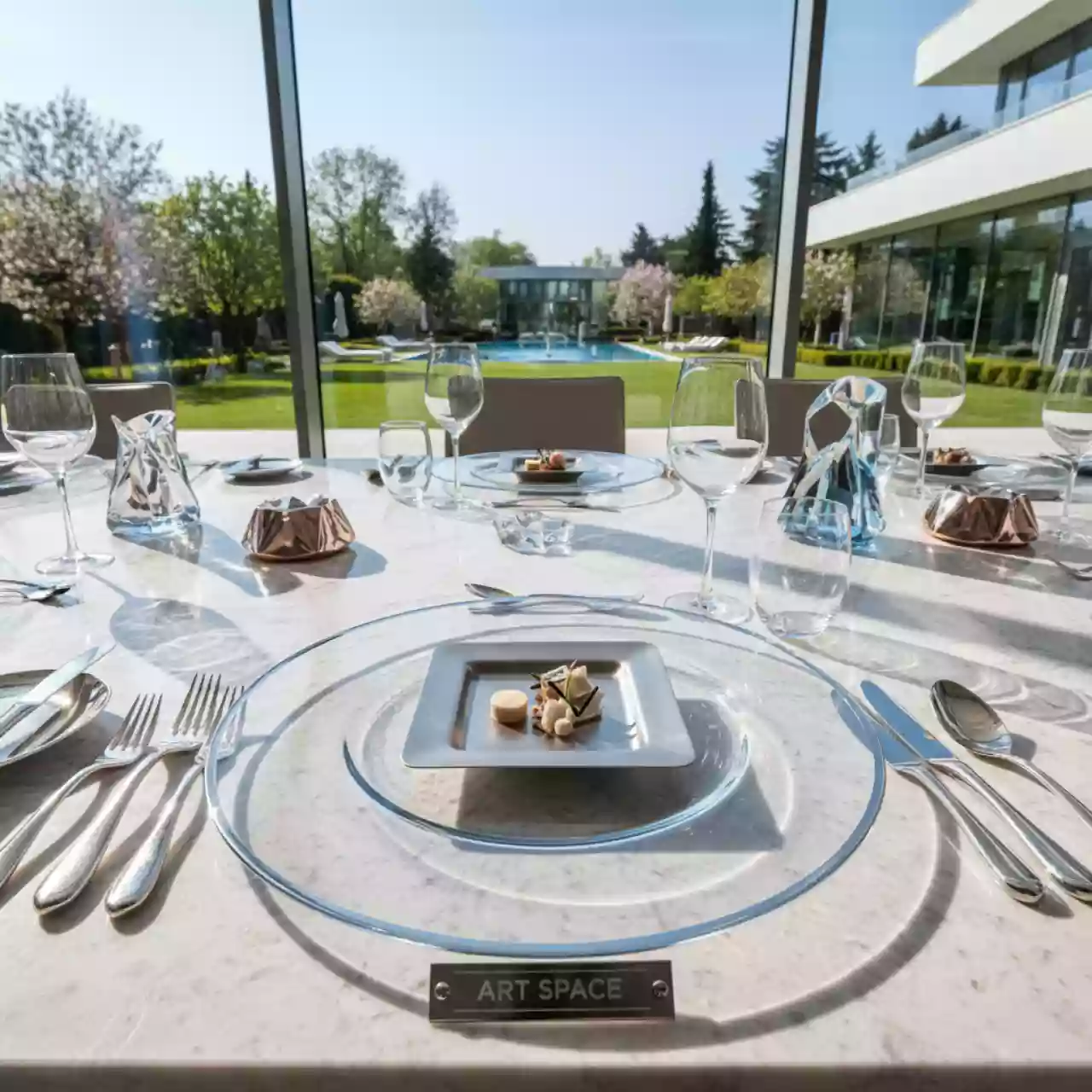 Аренда Тарелка подстановочная прозрачная с серебряной каймой Gatsby 330 мм в Rodina Grand Hotel & SPA — ART SPACE