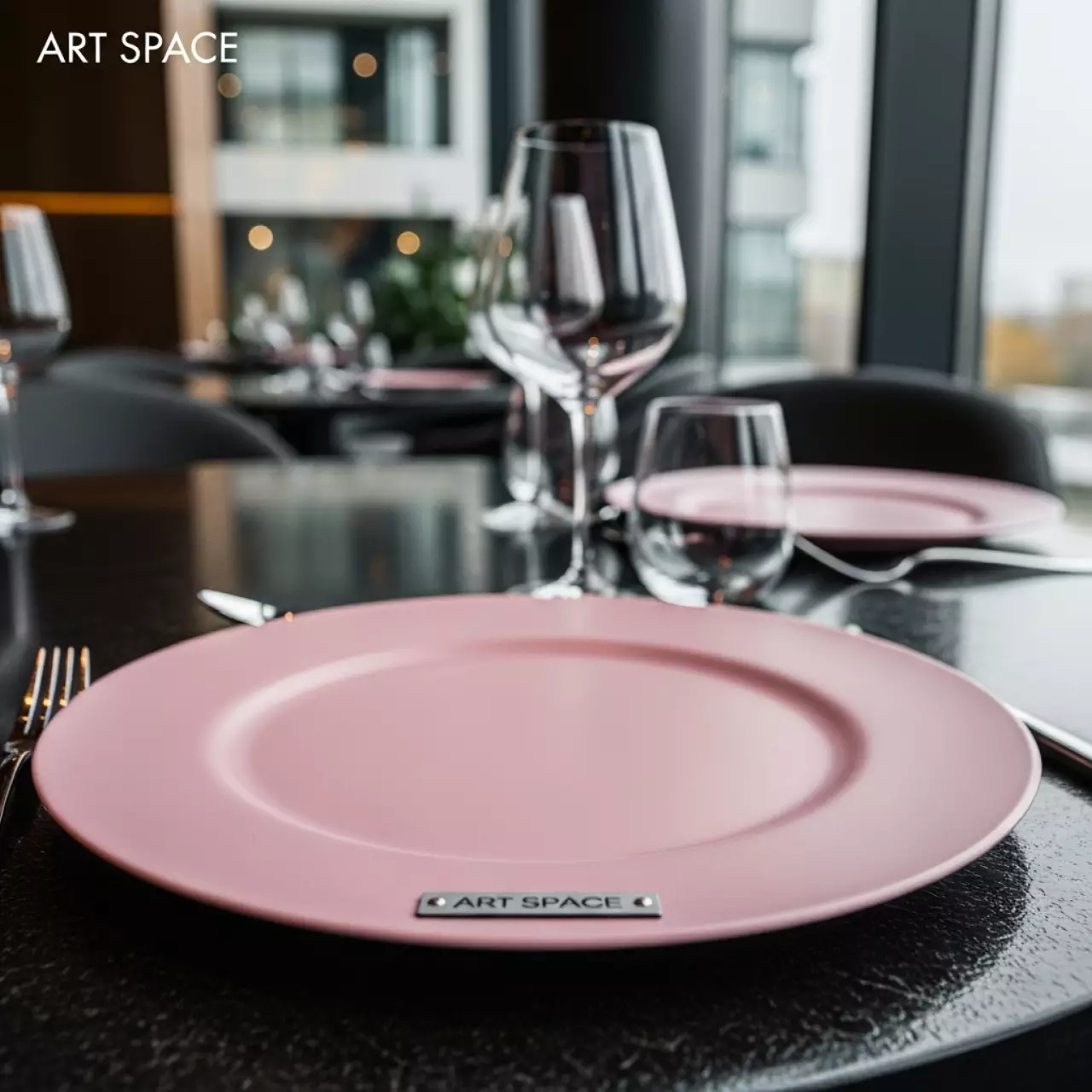 Аренда Тарелка подстановочная розовая Аллен в Boutique Hotel PORTUM 1905 — ART SPACE