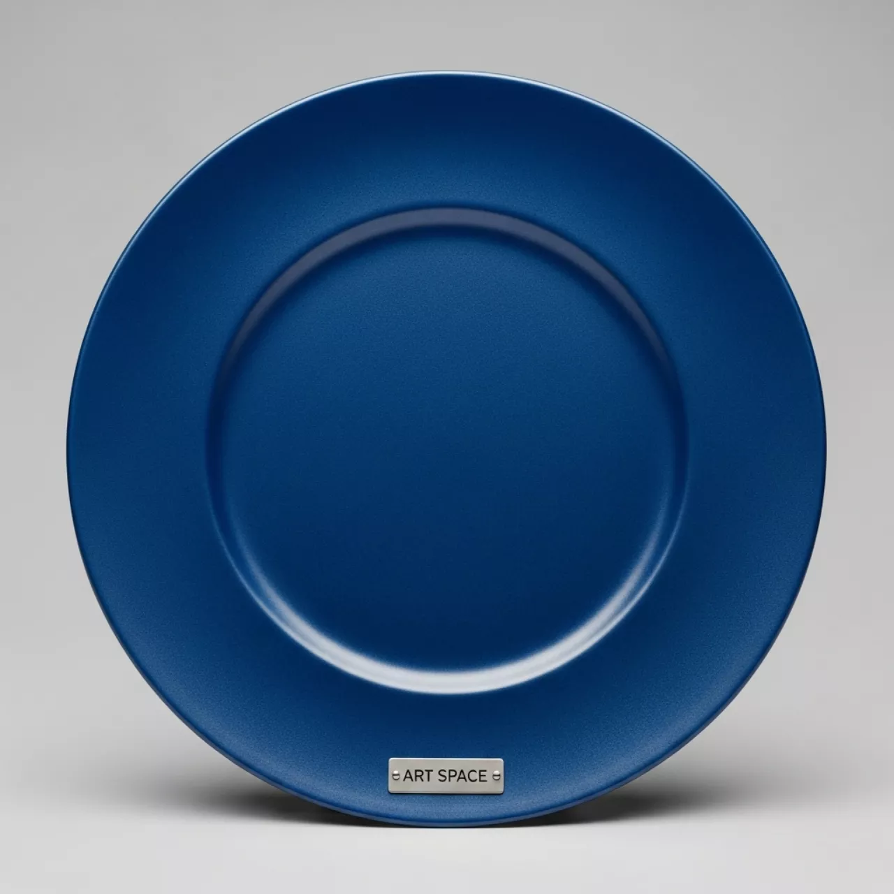 Аренда Тарелки подстановочной Атлантида синяя 30 см на пляже «Ривьера» — ART SPACE