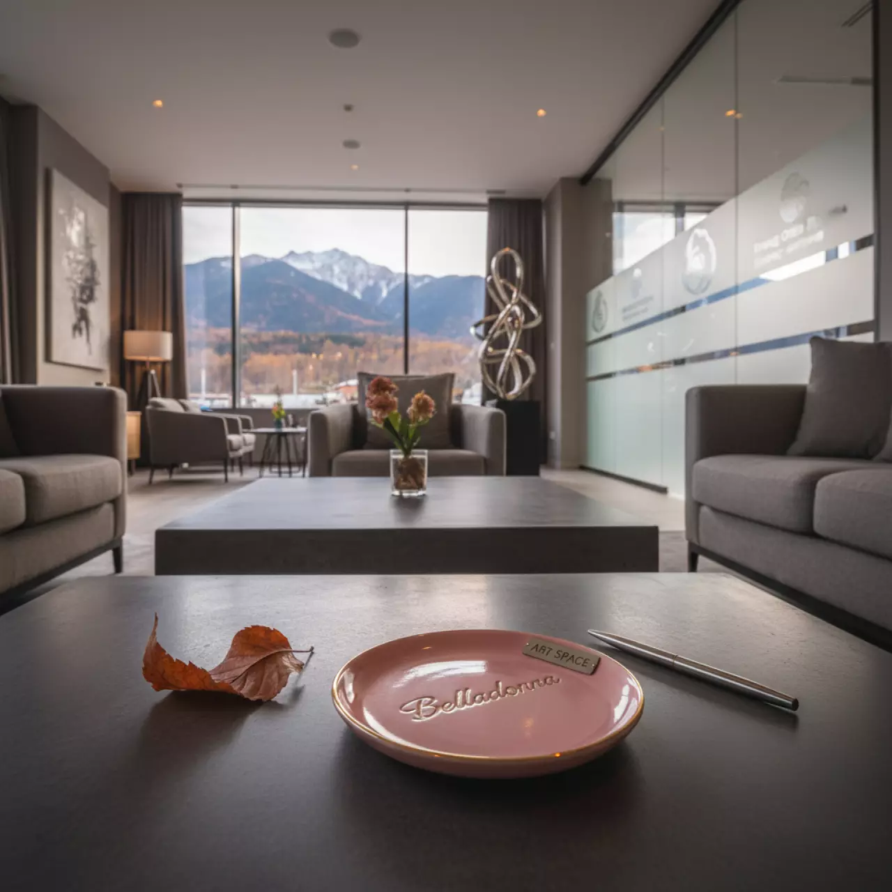 Аренда Тарелочка для комплимента Беладонна розовая с золотой каймой 85х25 мм в Гранд Отель Поляна — ART SPACE