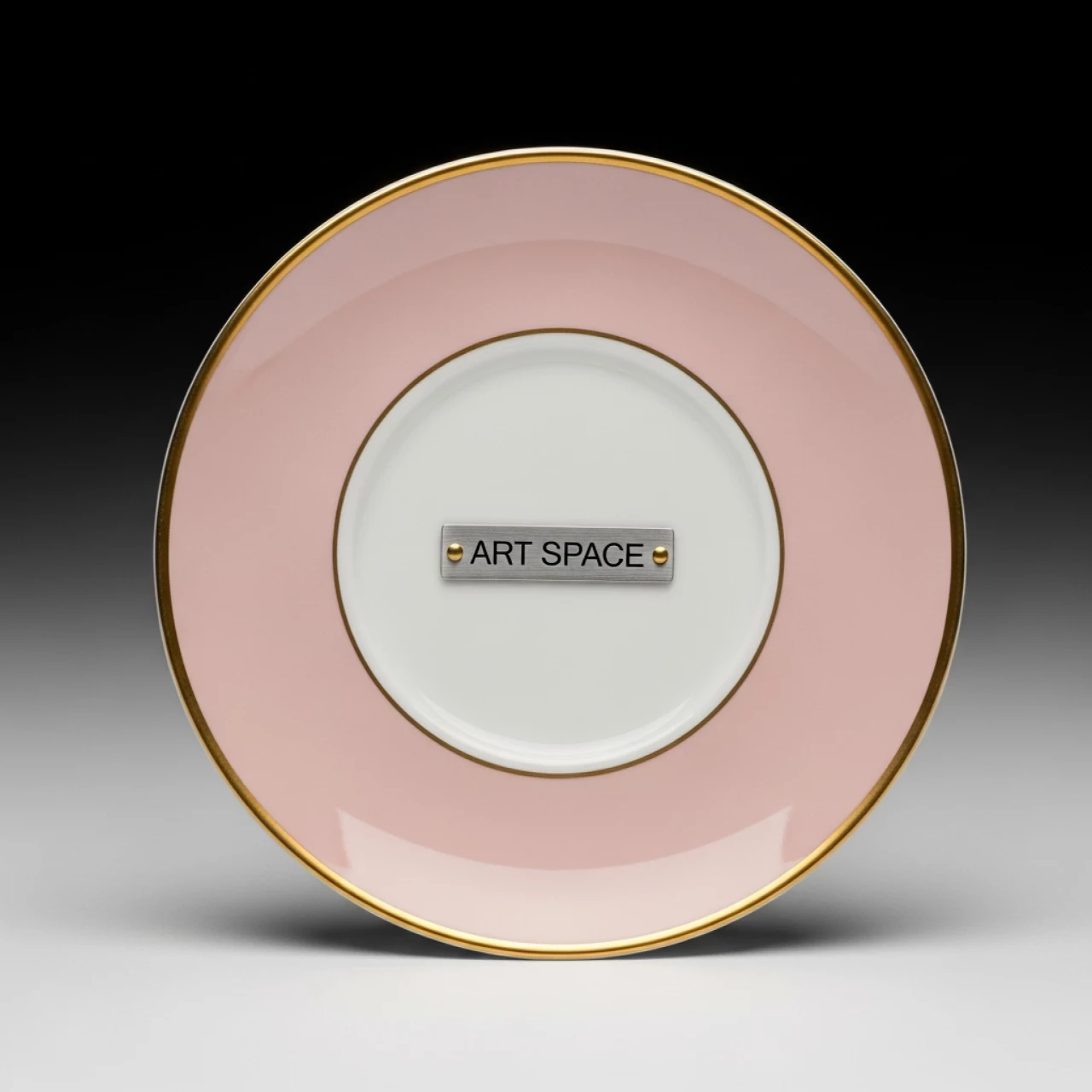 Аренда Тарелочка для комплимента Магнолия розовая с золотой каймой 8,5х2,5 см в Mövenpick Hotel — ART SPACE