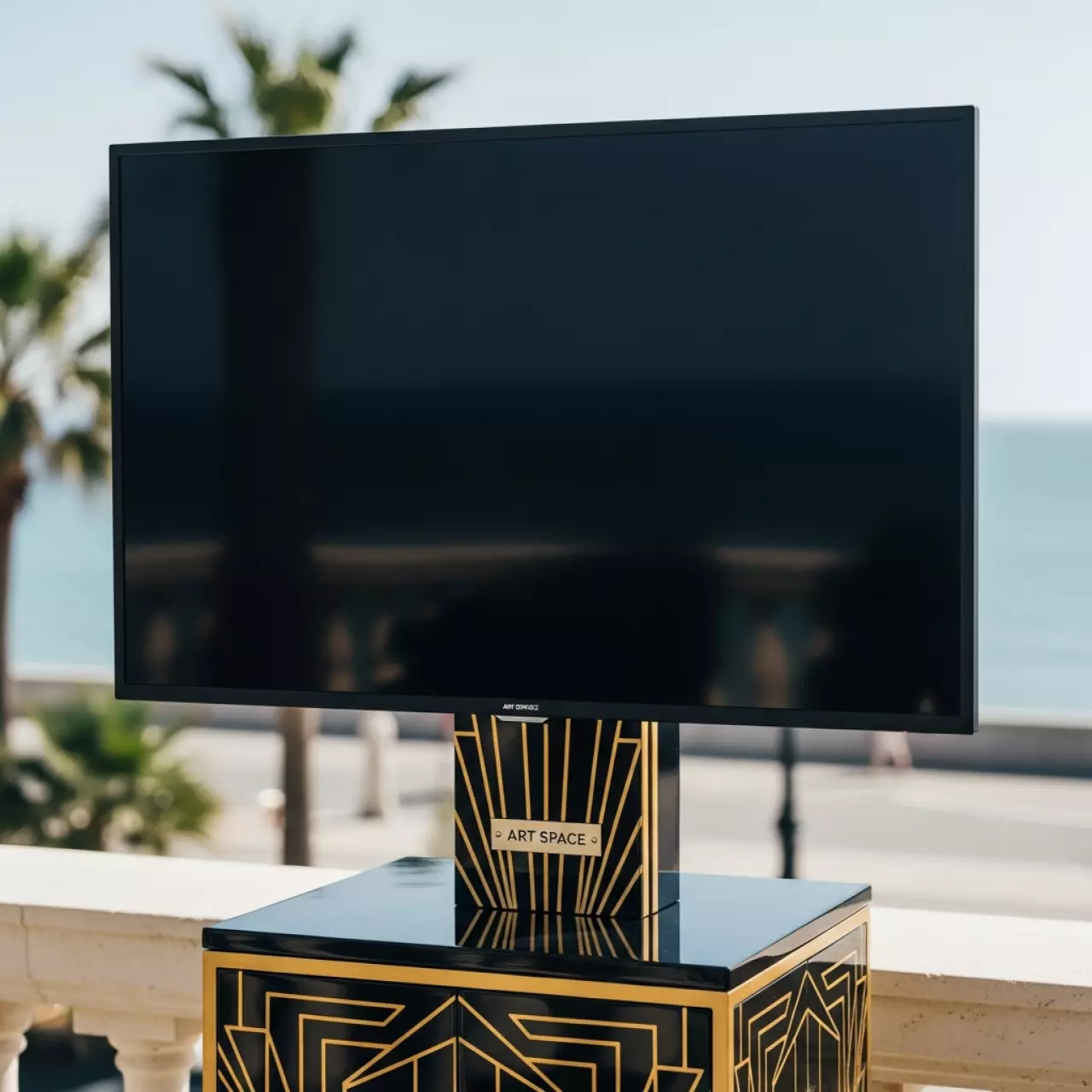 Аренда Телевизор с диагональю 32 дюйма 81 см на Имеретинской набережной — ART SPACE