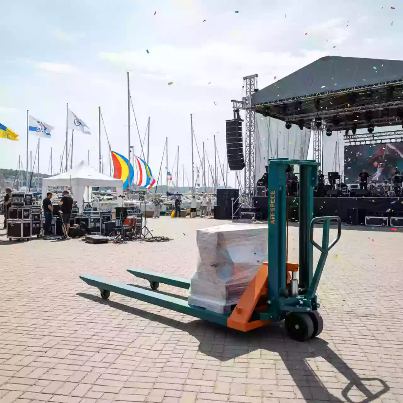 Аренда Тележка гидравлическая Pfaff Silverblau Proline HU20 150 TP с нестандартной длиной вил на парусной регате (Сочи) — ART SPACE